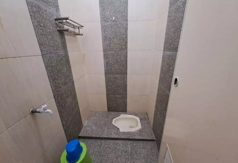 ホテル Oyo 93714 Guest House Gembul Syariah