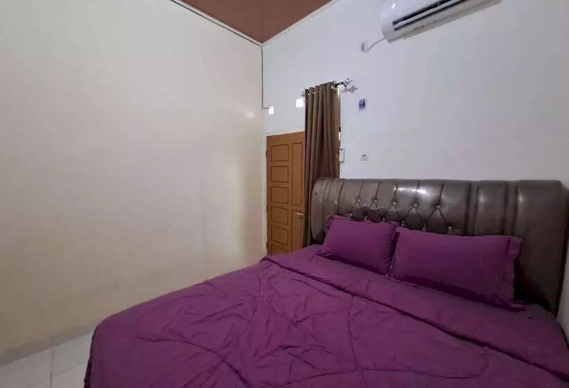 ホテル Oyo 93714 Guest House Gembul Syariah