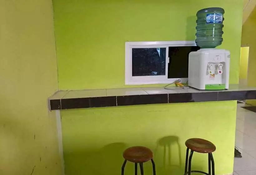 ホテル Oyo 93714 Guest House Gembul Syariah