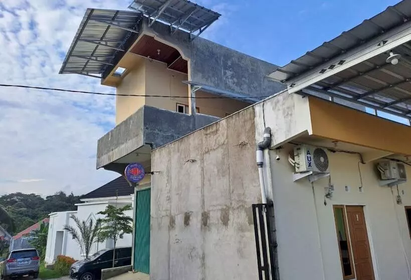 ホテル Oyo 93714 Guest House Gembul Syariah