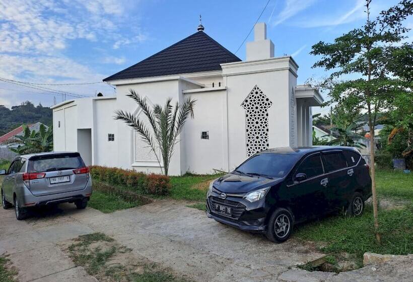 Hotel Oyo 93714 Guest House Gembul Syariah