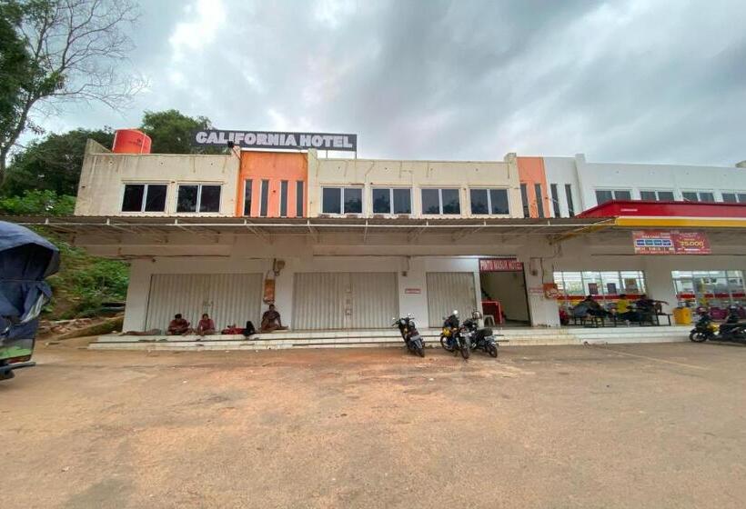 Oyo 93781 Hotel California 2