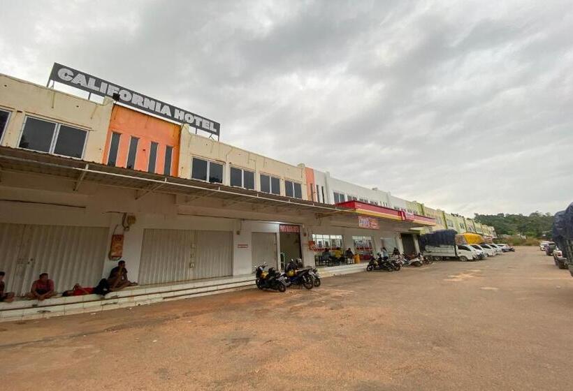 Oyo 93781 Hotel California 2