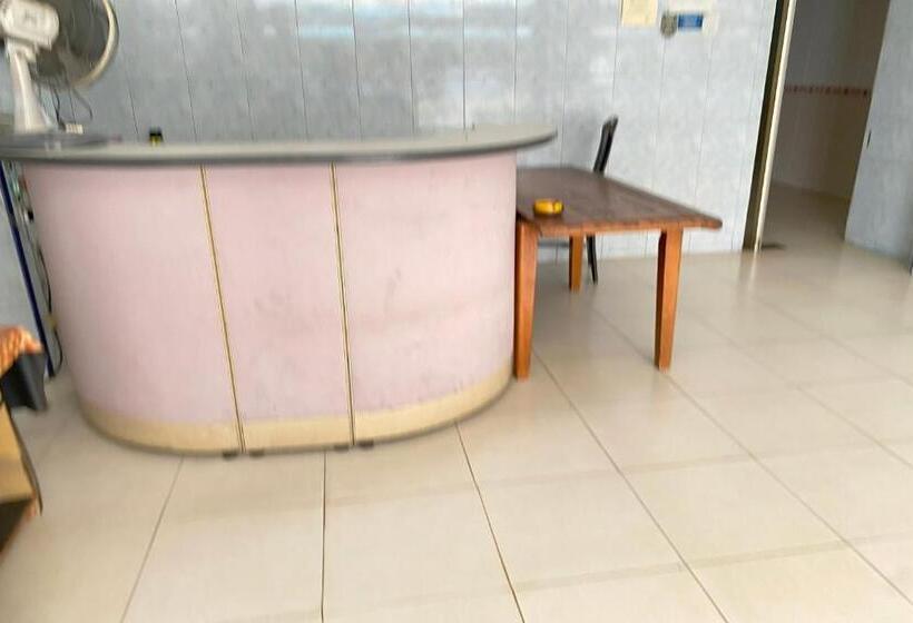 Oyo 93781 Hotel California 2