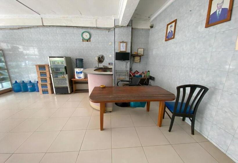 Oyo 93781 Hotel California 2