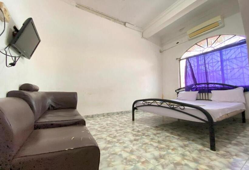 Oyo 93781 Hotel California 2