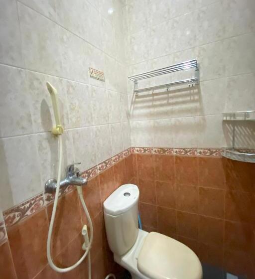 Oyo 93781 Hotel California 2