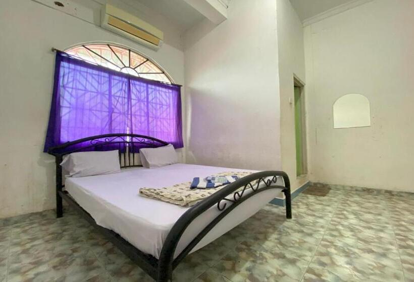 Oyo 93781 Hotel California 2