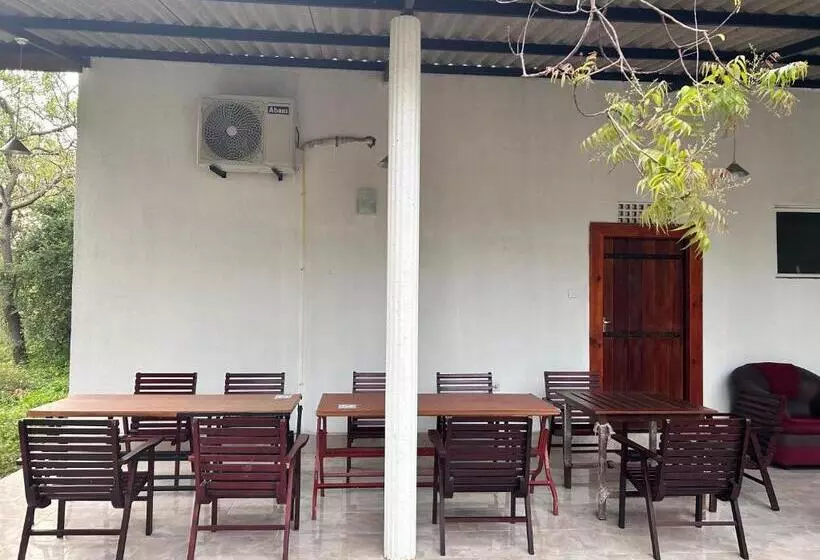 Hotelli Neem Holiday Bungalow Yala