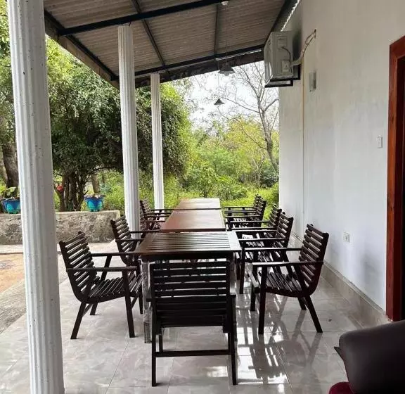 Hotelli Neem Holiday Bungalow Yala