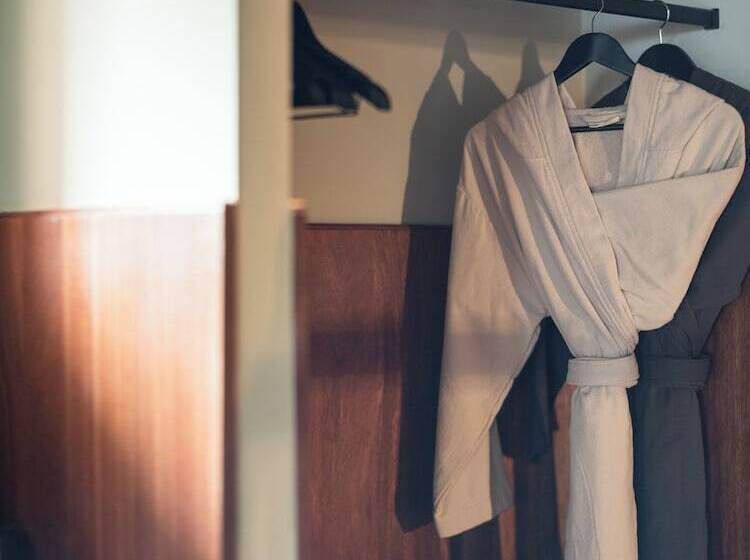 هتل Hôtel Le Tuit Tuit