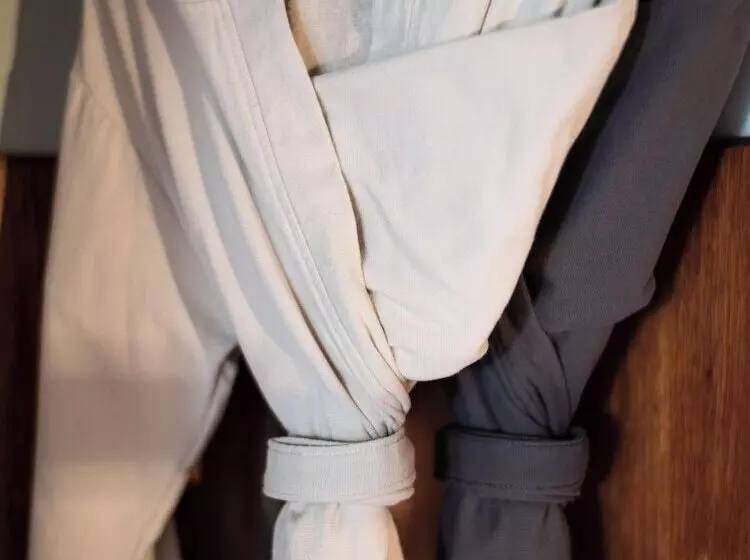 هتل Hôtel Le Tuit Tuit