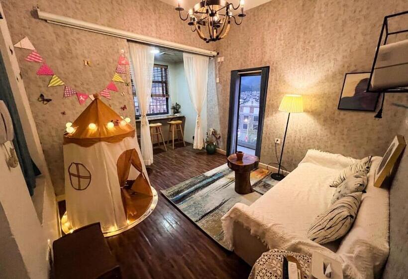 Little White House Homestay Tianmen Mountain Scenic Area