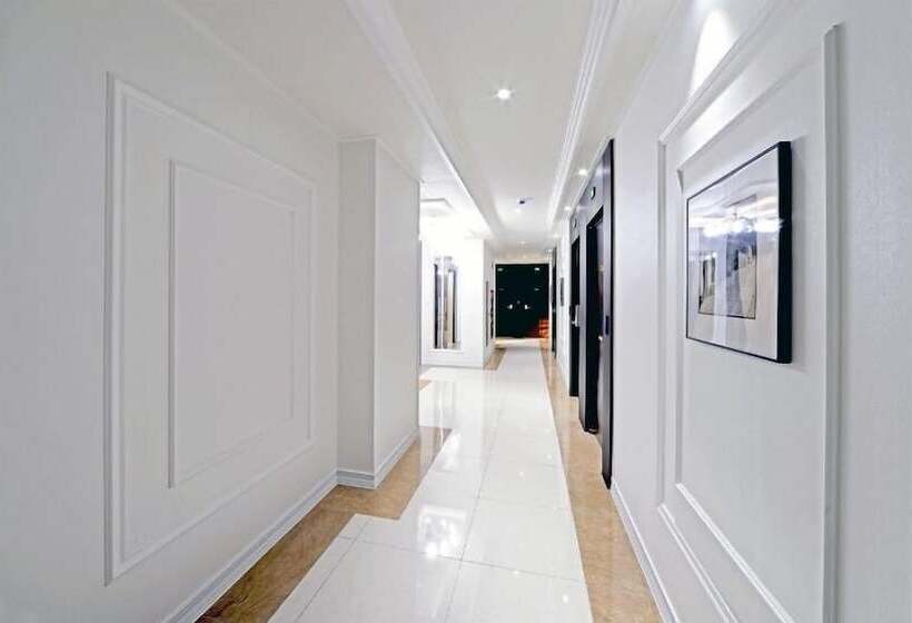 Zara Hotel Peace Square