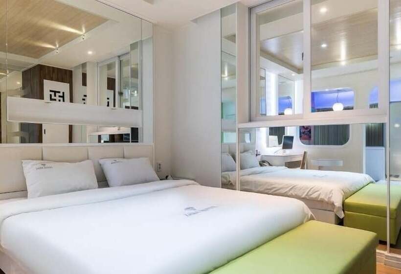 Zara Hotel Peace Square