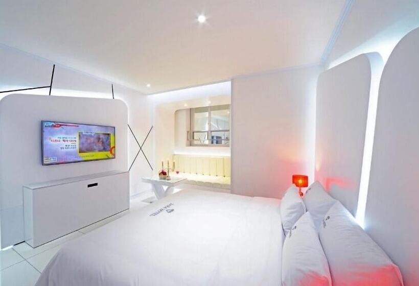 Zara Hotel Peace Square