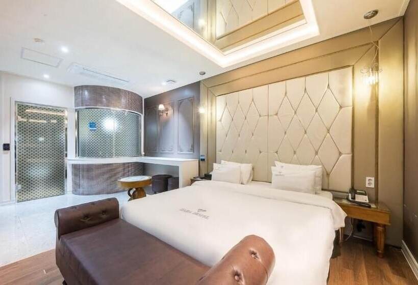 Zara Hotel Peace Square