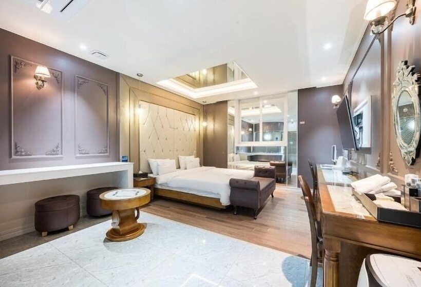 Zara Hotel Peace Square