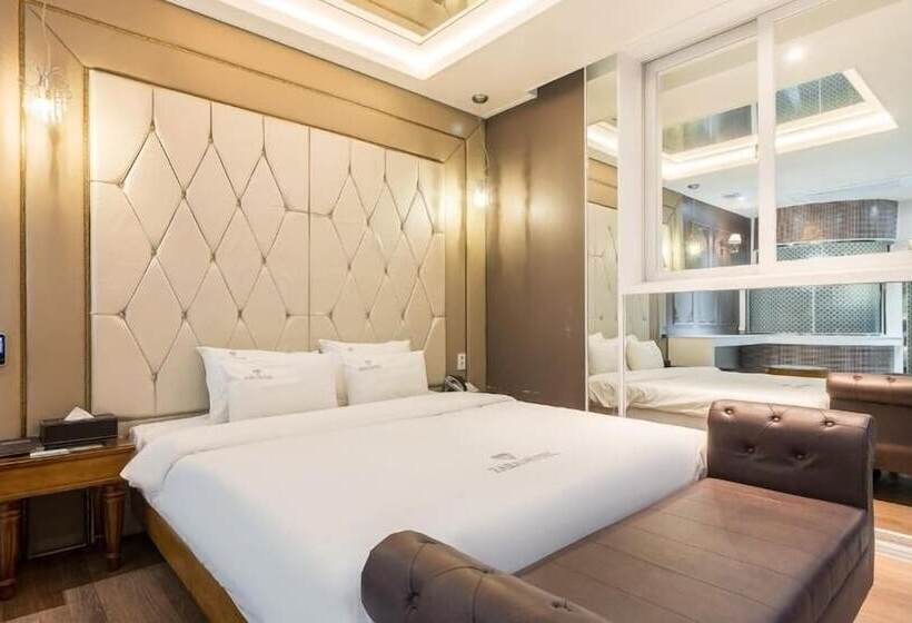 Zara Hotel Peace Square