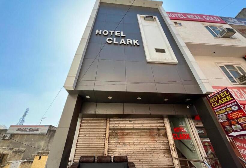 Oyo Hotel Clarks