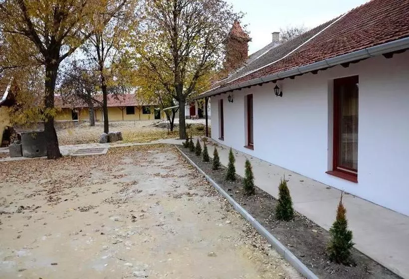 ペンション Fatornyos Tanyasi Vendégház