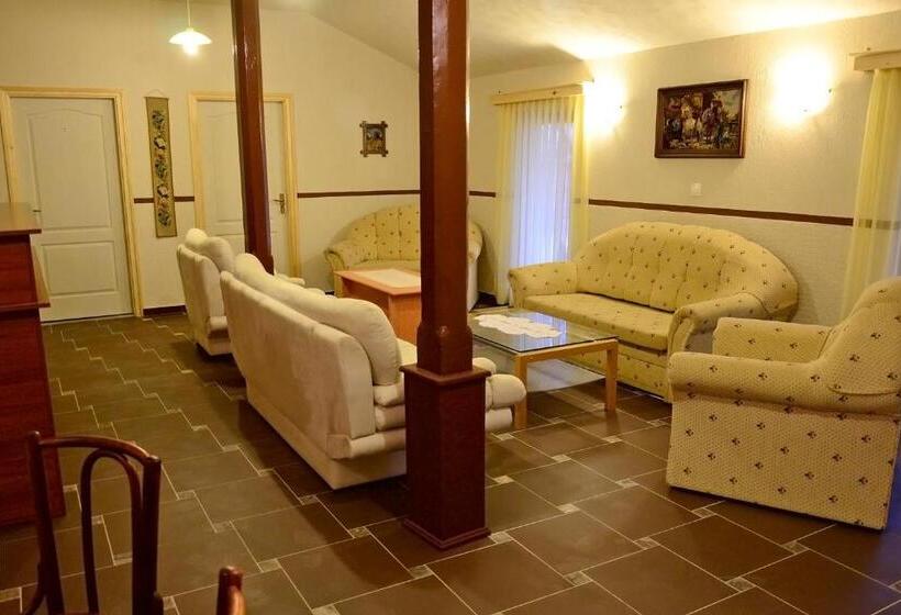 بنسيون Fatornyos Tanyasi Vendégház