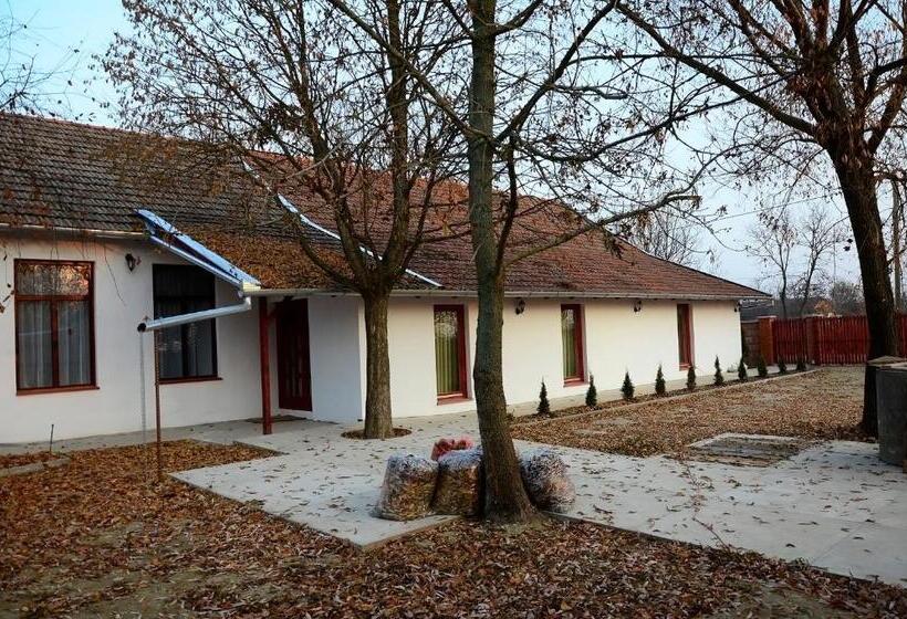 بنسيون Fatornyos Tanyasi Vendégház