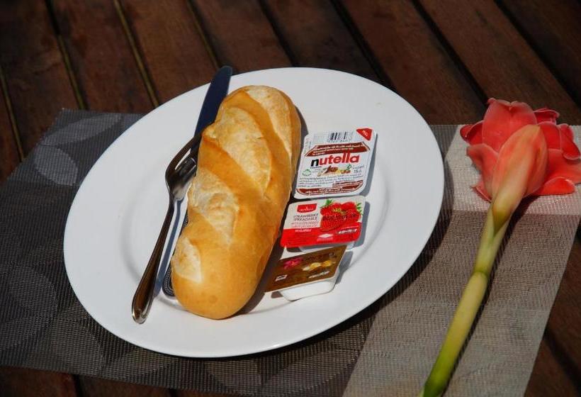 Общежитие Thakhek Travel Lodge