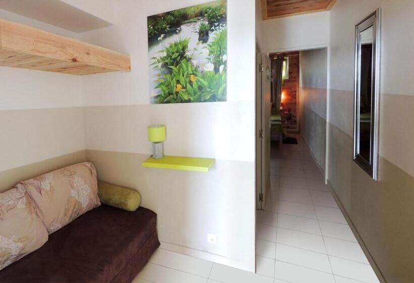 تختخواب و صبحانه Orky Mel