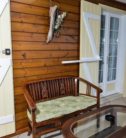 تختخواب و صبحانه Orky Mel