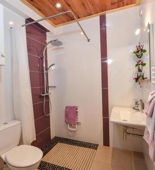 تختخواب و صبحانه Orky Mel