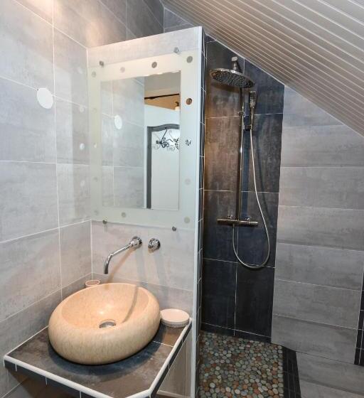 تختخواب و صبحانه Orky Mel