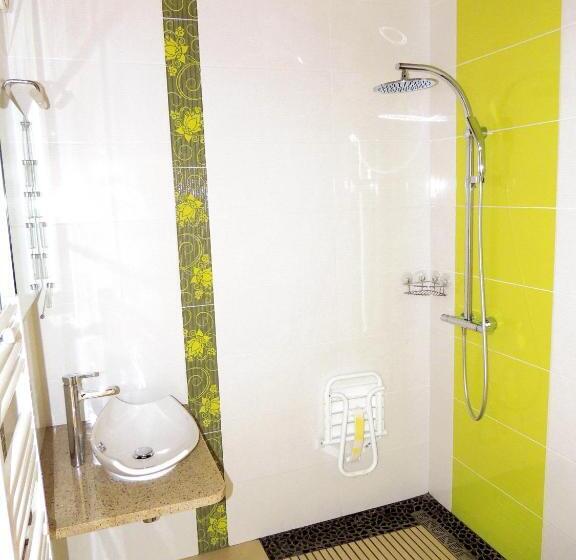 تختخواب و صبحانه Orky Mel