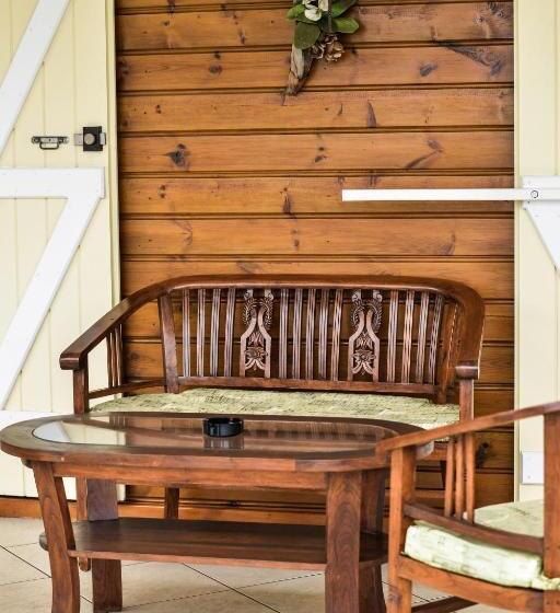 تختخواب و صبحانه Orky Mel