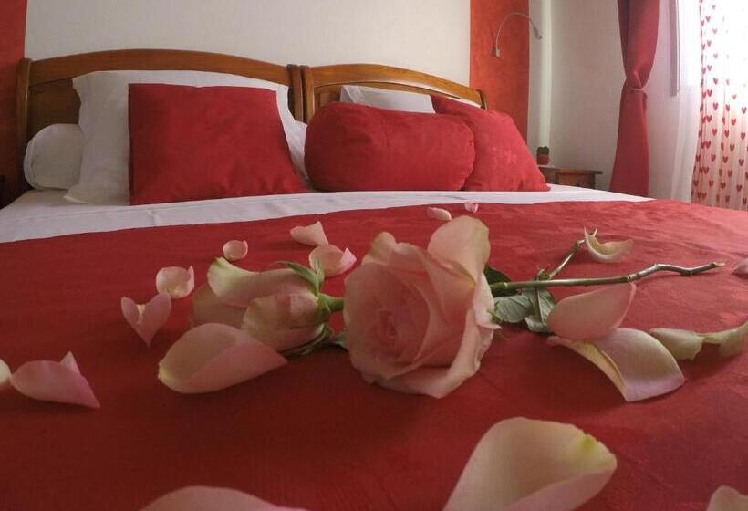 تختخواب و صبحانه Orky Mel