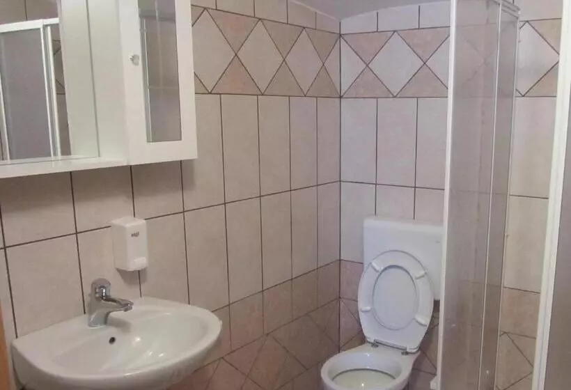تختخواب و صبحانه Rooms Pri Lovrižu