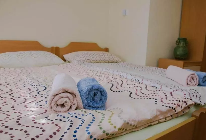 تختخواب و صبحانه Rooms Pri Lovrižu