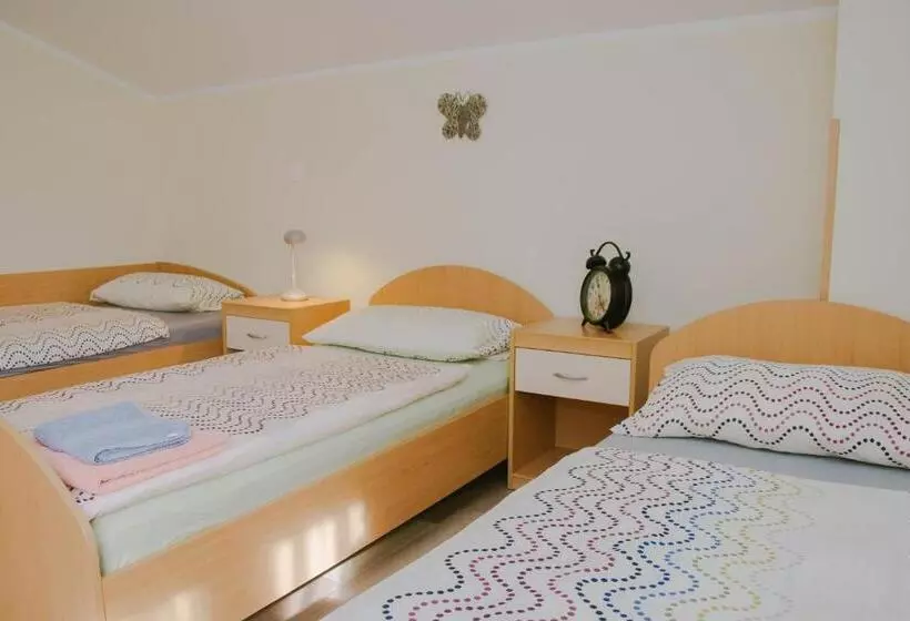 تختخواب و صبحانه Rooms Pri Lovrižu