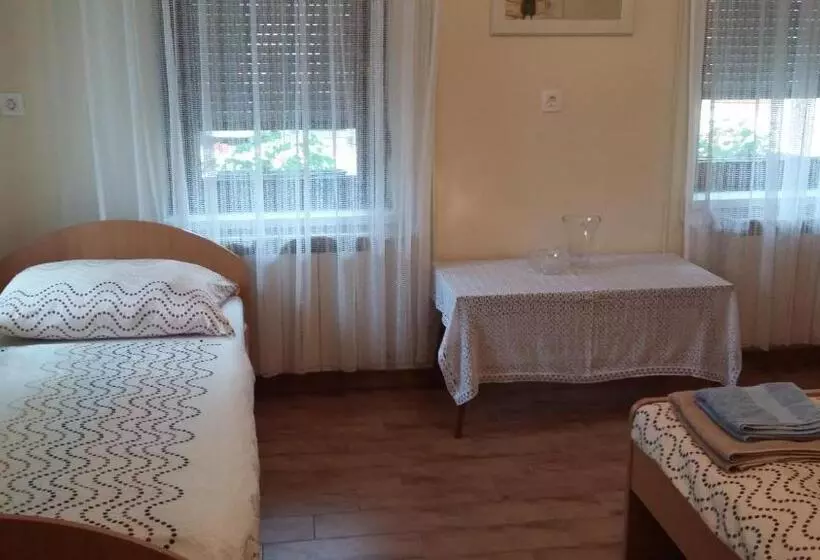 تختخواب و صبحانه Rooms Pri Lovrižu