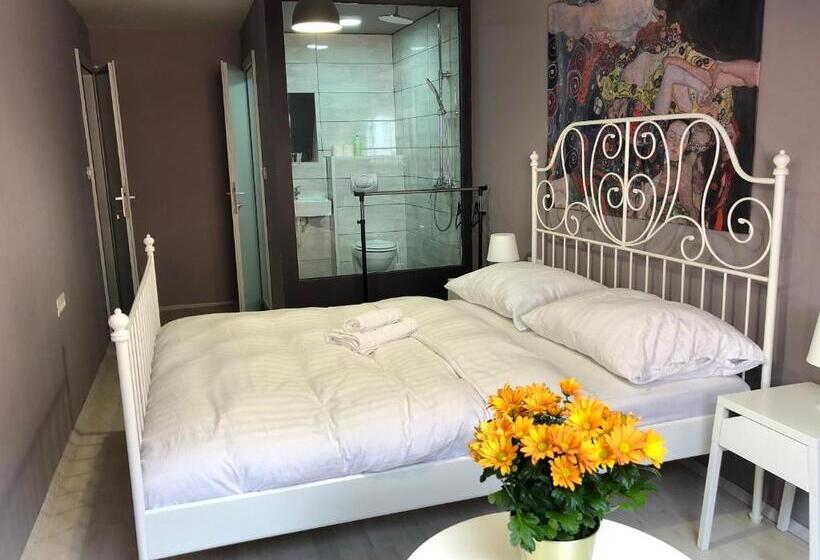 Hostel Sleeping Beauty