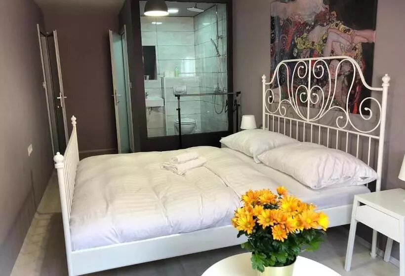 Hostel Sleeping Beauty