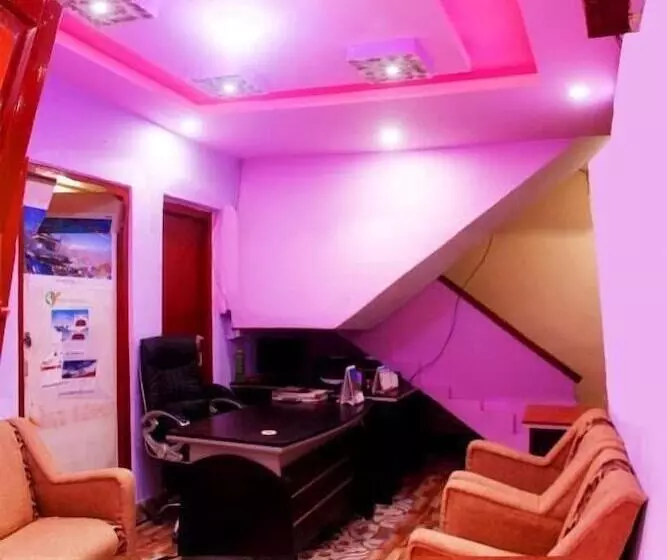 هتل Backpackers Inn