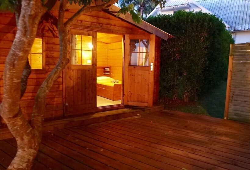 בית מלון כפרי Bubble Dome Village