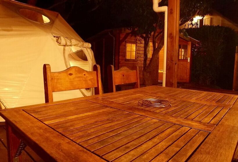 בית מלון כפרי Bubble Dome Village