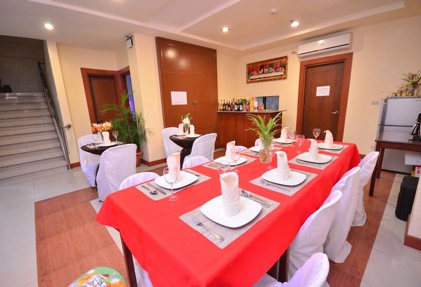 Hotel Casanas Suites