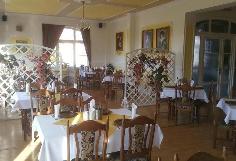 酒店 Pension Velický Zámoček