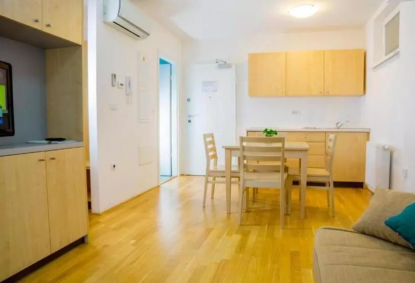 هتل Postojna Cave Rooms & Apartments Proteus