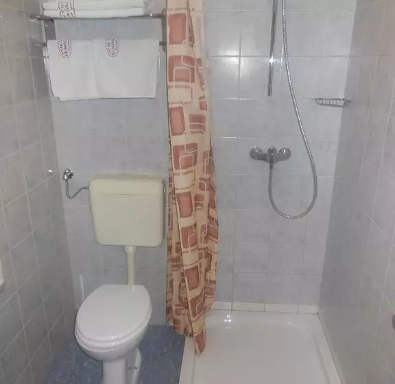 هتل Pri Belokranjcu