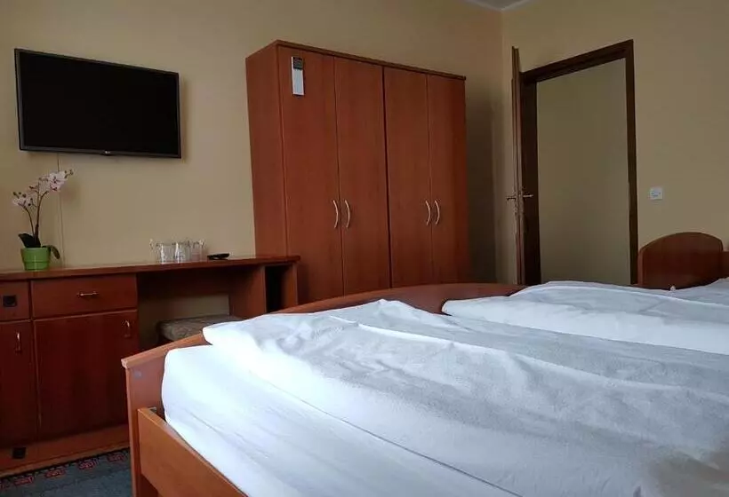 هتل Roškar