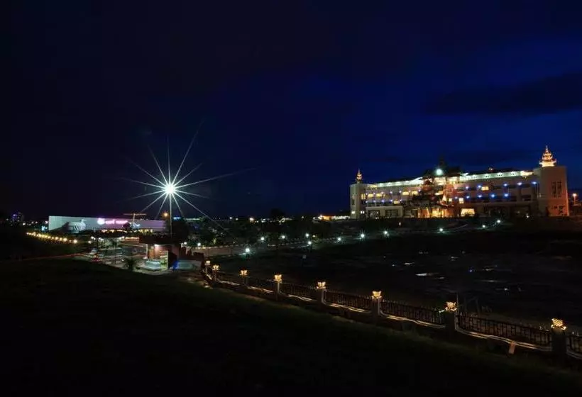 Sky Palace Hotel & Cafe Flight
